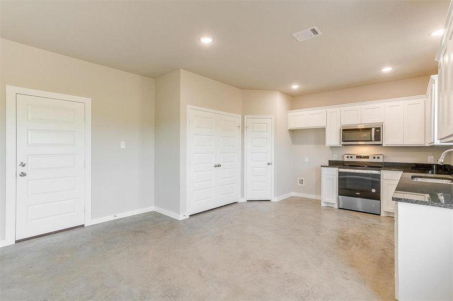 Furnished interior view inside a new home in , Rio Vista (Image 10).