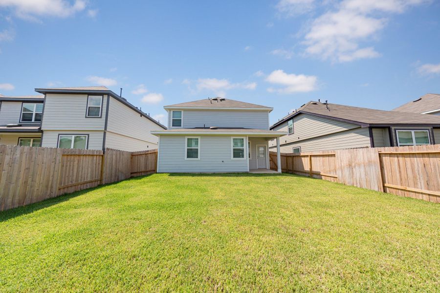 Exterior details and patio area of a home in River's Edge, Conroe (Image 3).