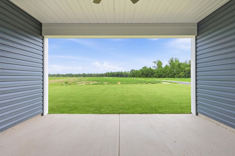 Exterior details and patio area of a home in Edgefield, Loris (Image 22).