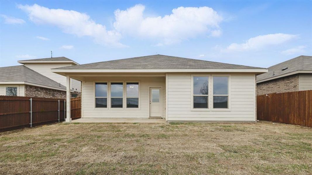 Front exterior of a new home in Vista Park, Decatur, TX, highlighting curb appeal (Image 1). Front exterior of a new home in Vista Park, Decatur, TX, highlighting curb appeal (Image 1).