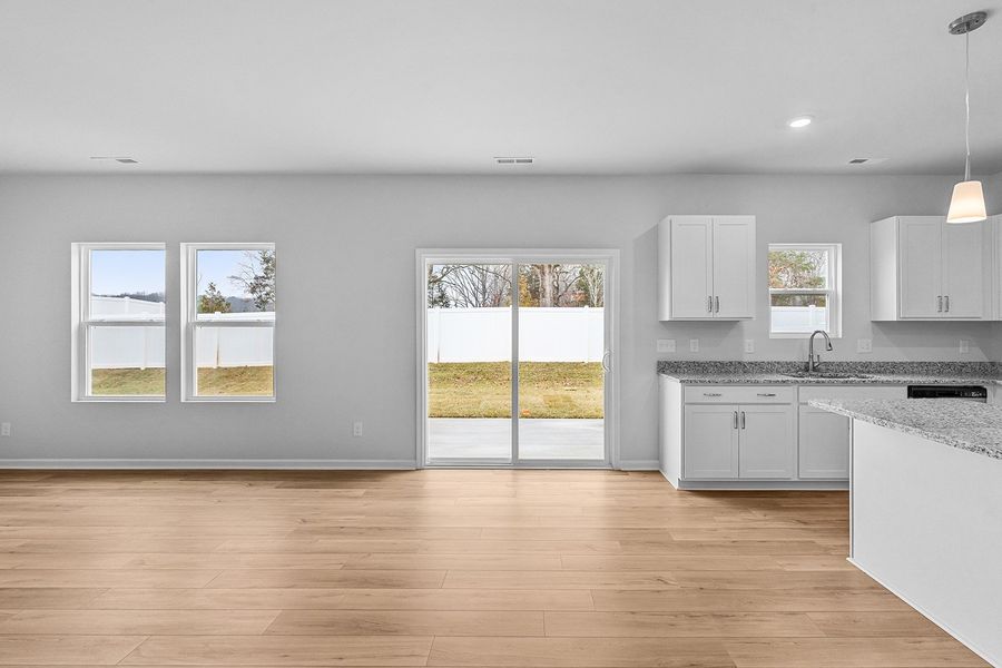 Spacious, unfurnished interior of a new home in Hanes Lake, Winston-Salem (Image 16).