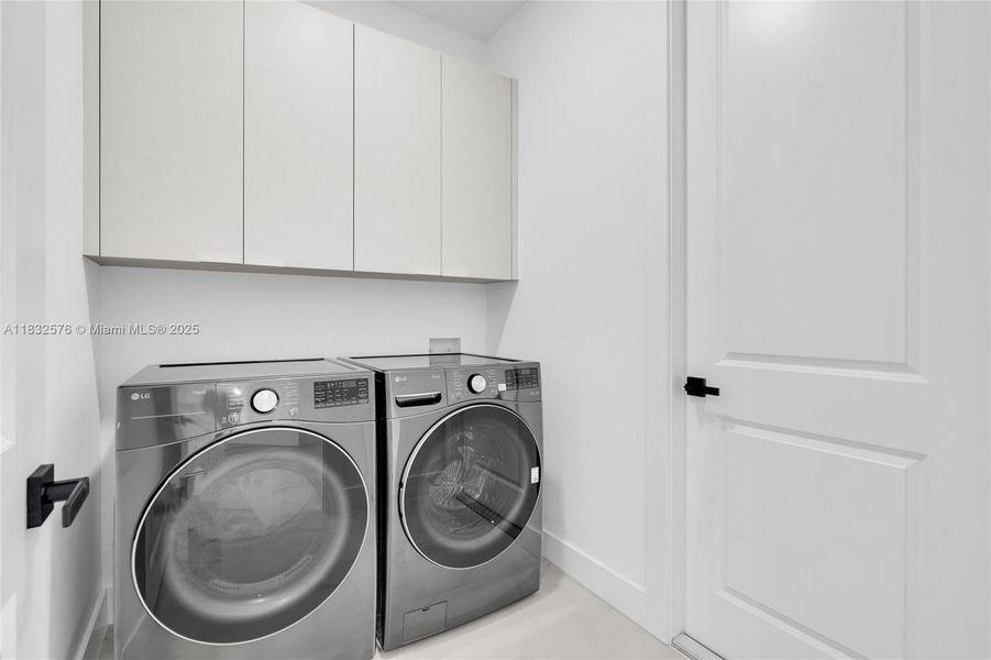 Furnished interior view inside a new home in , Lehigh Acres (Image 8).