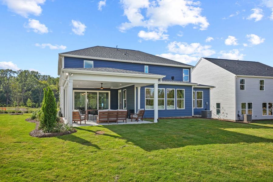 Representative exterior details of a home built from the Montadale by Pulte Homes in The Retreat at Carolina Ridge, Harrisburg (Image 34).