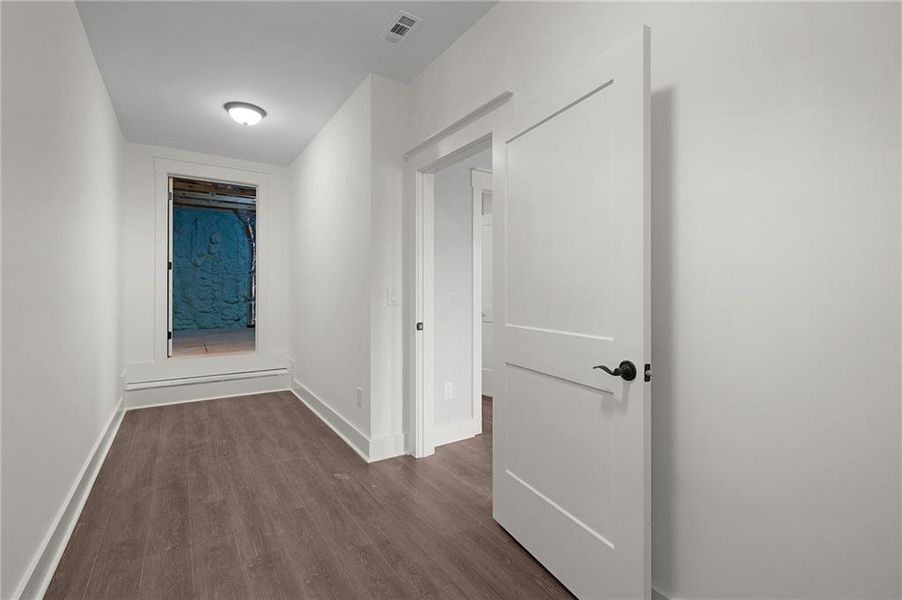 Spacious, unfurnished interior of a new home in , Jasper (Image 27).