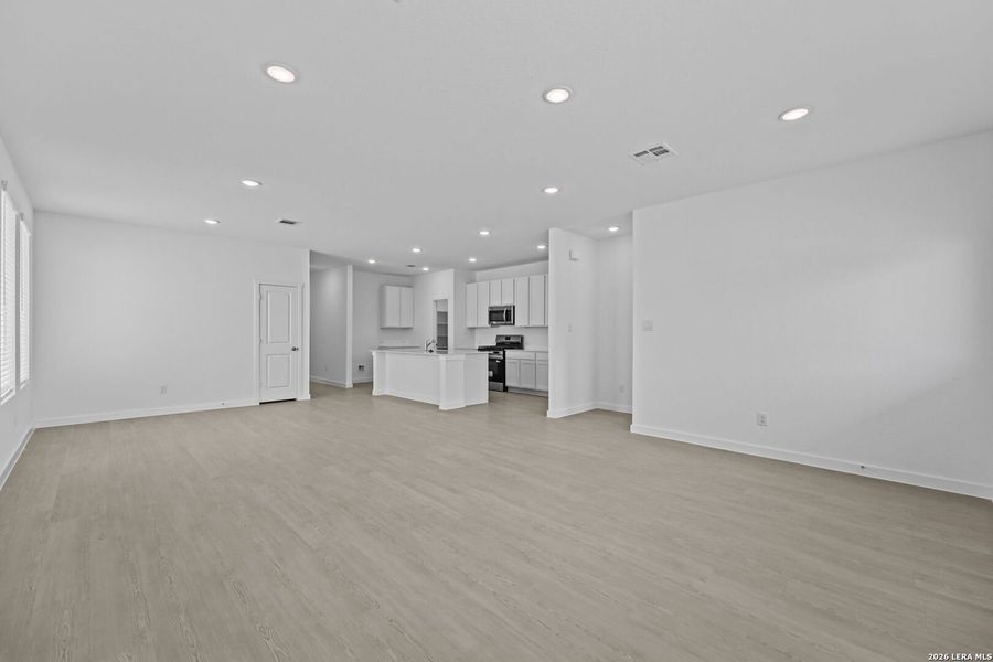 Spacious, unfurnished interior of a new home in Waterwheel, San Antonio (Image 12).