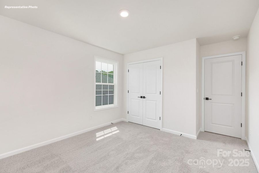 Spacious, unfurnished interior of a new home in Sylvan Creek, Denver (Image 19).