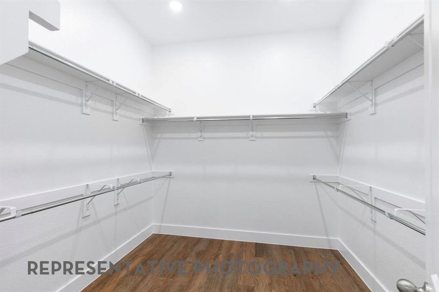 Spacious, unfurnished interior of a new home in Goodland, Venus (Image 21).