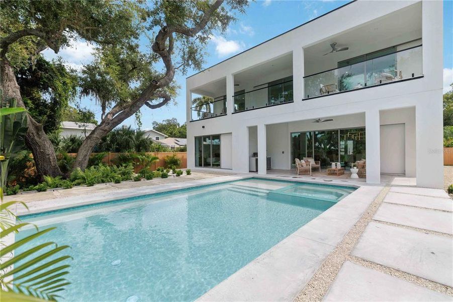 Exterior details and patio area of a home in , Sarasota (Image 4).