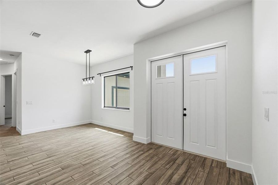 Spacious, unfurnished interior of a new home in , Port Charlotte (Image 19).