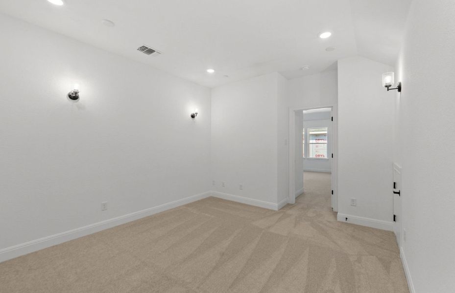 Spacious, unfurnished interior of a new home in Horizon Lake, Leander (Image 62).