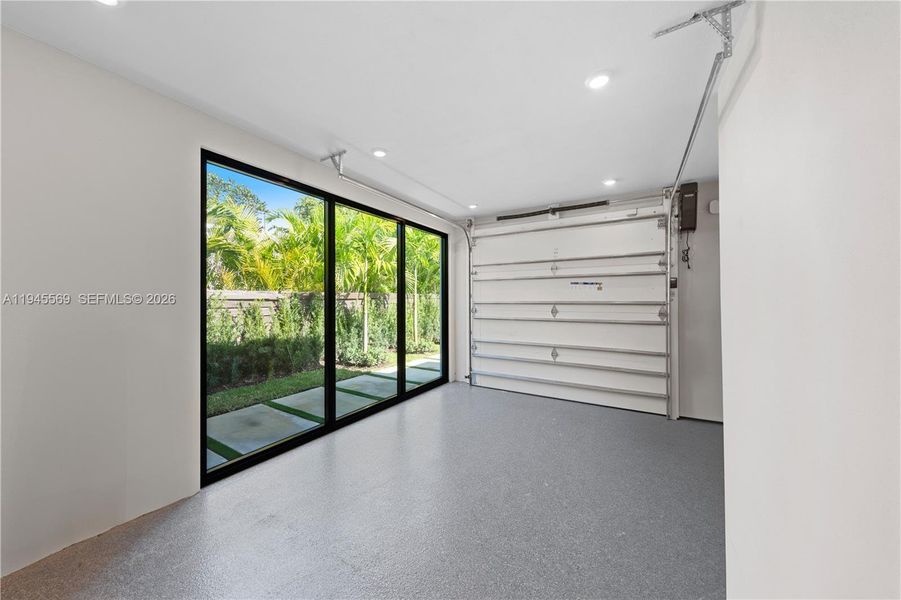 Spacious, unfurnished interior of a new home in , Biscayne Park (Image 18).