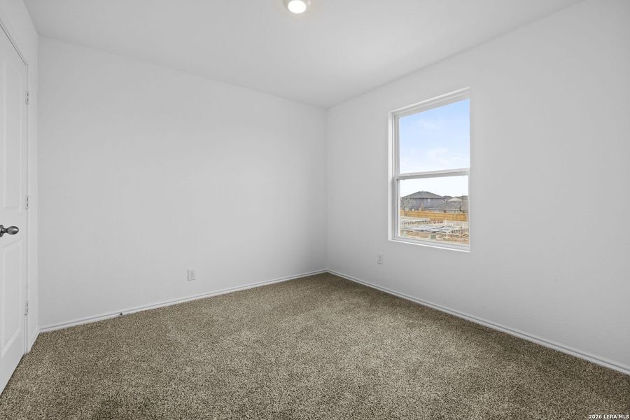 Spacious, unfurnished interior of a new home in Blue Ridge Ranch, San Antonio (Image 19).