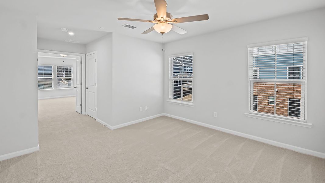 Spacious, unfurnished interior of a new home in Adler Springs, Powder Springs (Image 12).