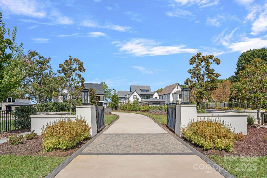 Community amenities in , Cornelius (Image 40).