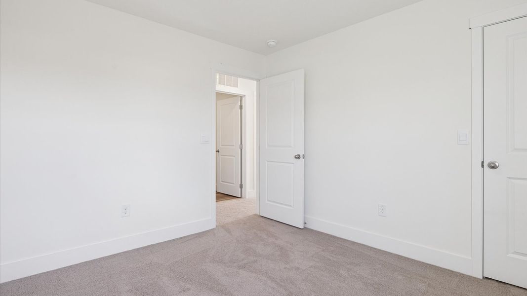 Spacious, unfurnished interior of a new home in Millstone Village, Morristown (Image 17).