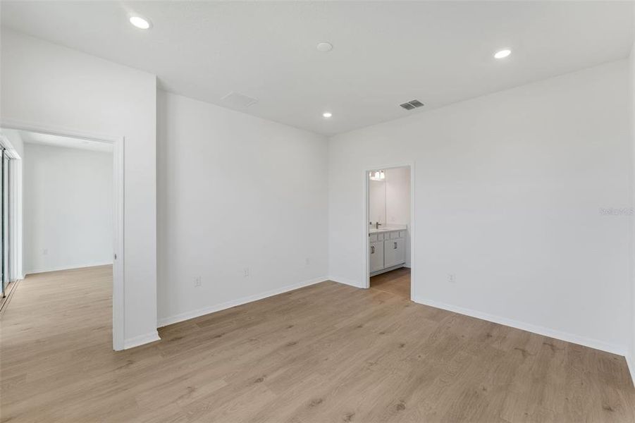 Spacious, unfurnished interior of a new home in Seaire, Parrish (Image 33).
