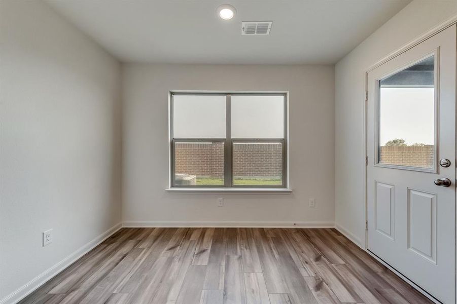 Spacious, unfurnished interior of a new home in Logan Square, Fort Worth (Image 9).