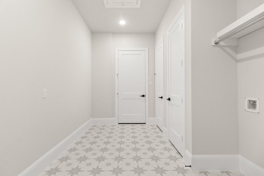 Spacious, unfurnished interior of a new home in Fulshear Lakes, Fulshear (Image 19). Spacious, unfurnished interior of a new home in Fulshear Lakes, Fulshear (Image 19).