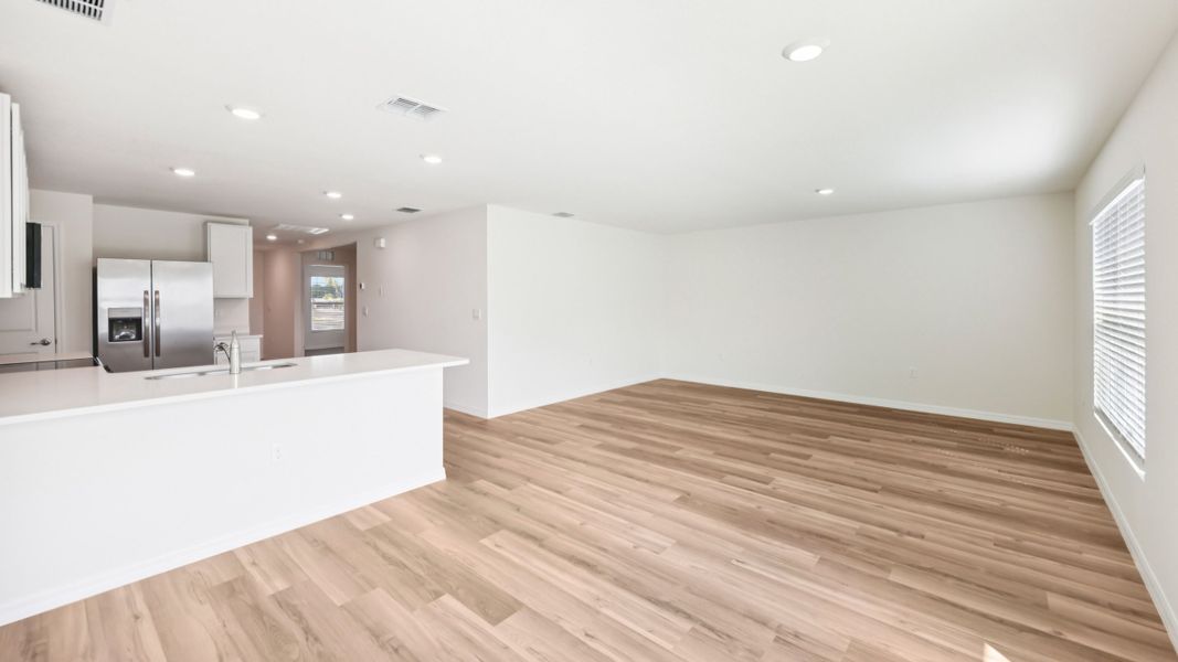 Representative unfurnished interior of a home built from the DAKOTA by D.R. Horton in Marion County Spot Lots, Ocala (Image 17).