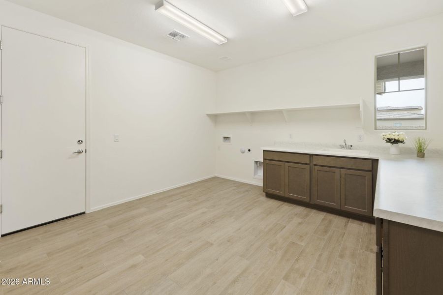 LAUNDRY ROOM / HOBBY ROOM