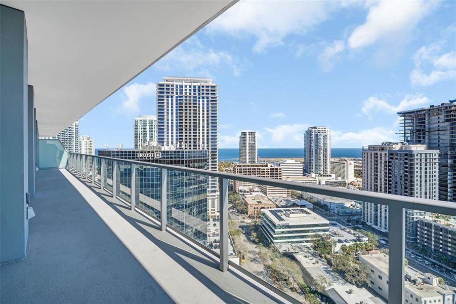 Condo located in St. Petersburg, FL showcasing its design and architecture (Image 32).