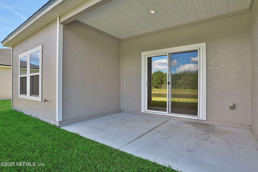 Exterior details and patio area of a home in Bellbrooke, Jacksonville (Image 22).