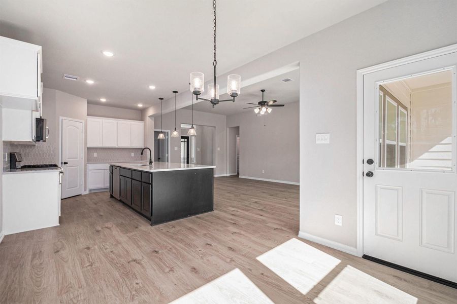 Image 11 of a home in Oakwood Ranch.