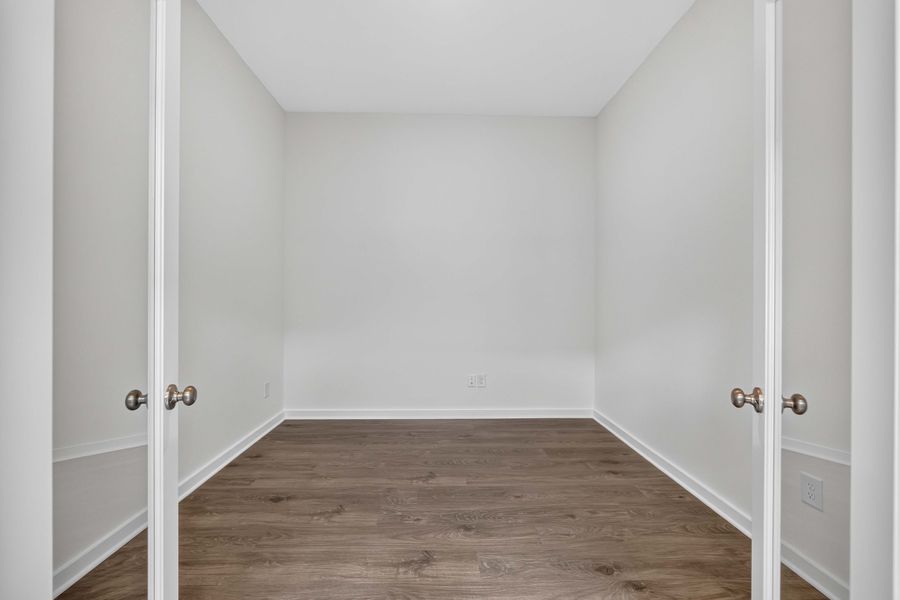 Spacious, unfurnished interior of a new home in La Segarra 40', Brookshire (Image 22).