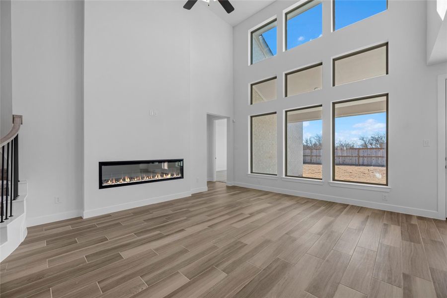 Representative image. Features, selections and colors may vary.