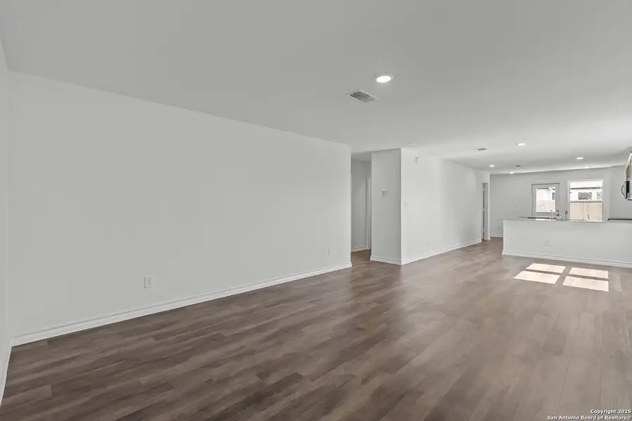 Spacious, unfurnished interior of a new home in The Overlook at Creekside, New Braunfels (Image 19).