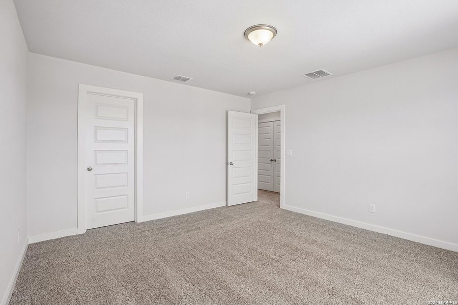 Spacious, unfurnished interior of a new home in August Fields, New Braunfels (Image 26).