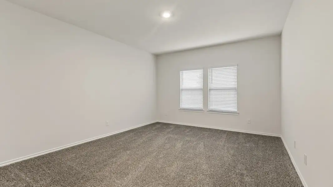 Spacious, unfurnished interior of a new home in The Reserve at Timber Creek, Lindale (Image 10).