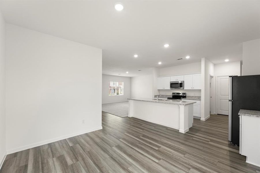 12. 3216 Landslide - Dining (2) 12. 3216 Landslide - Dining (2)