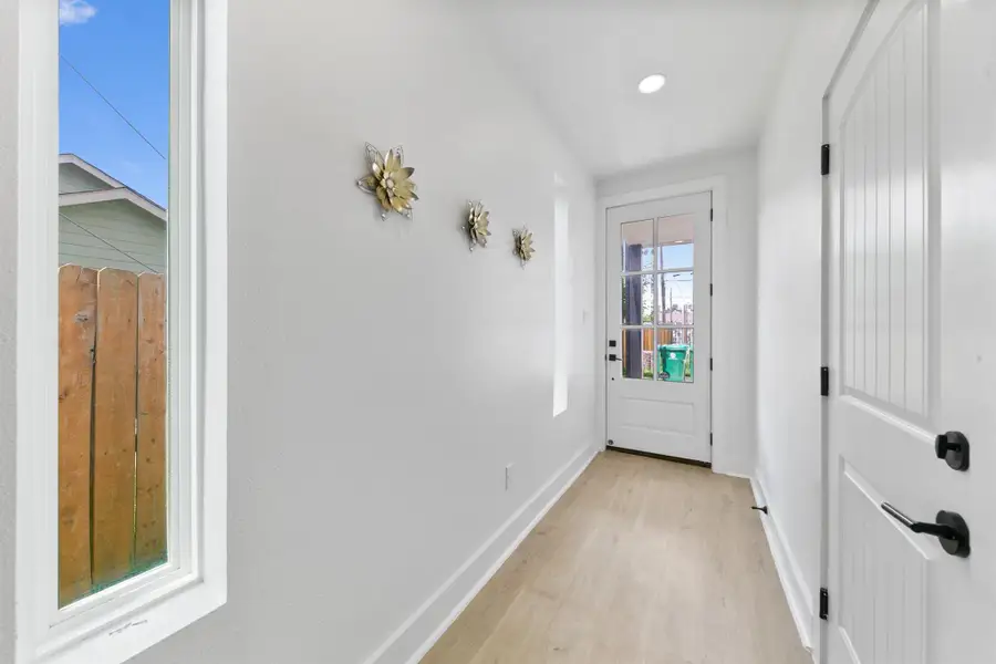 Image 4 of a home in .