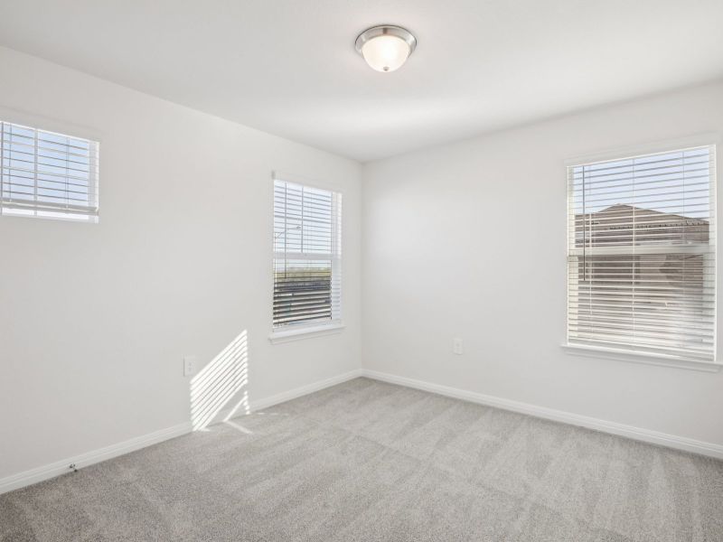 Spacious, unfurnished interior of a new home in Lexington Parke, Del Valle (Image 12).