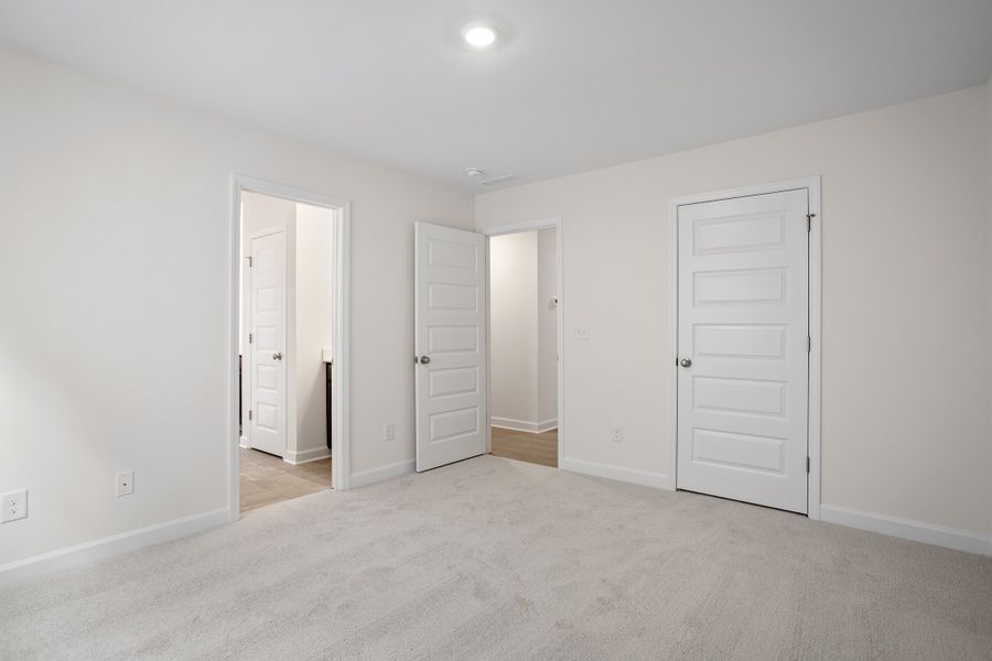 Spacious, unfurnished interior of a new home in Georgias Landing, Raleigh (Image 29).