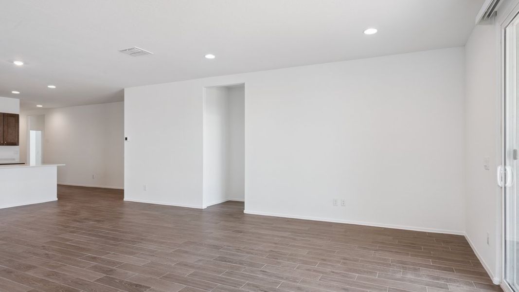 Spacious, unfurnished interior of a new home in Moonlight, Maricopa (Image 17).