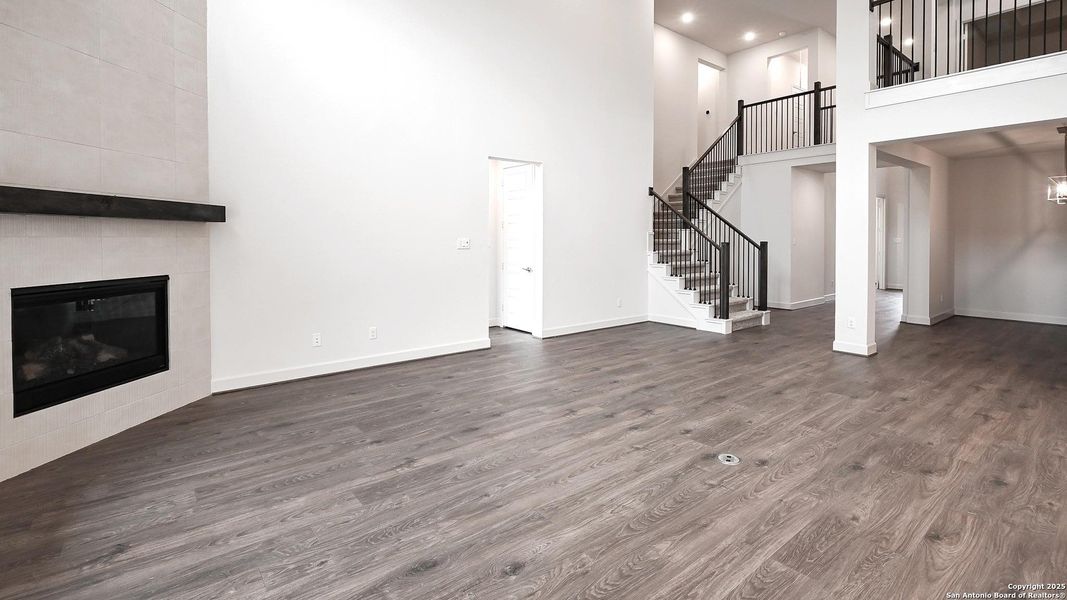 Spacious, unfurnished interior of a new home in Mayfair 60', New Braunfels (Image 14). Spacious, unfurnished interior of a new home in Mayfair 60', New Braunfels (Image 14).