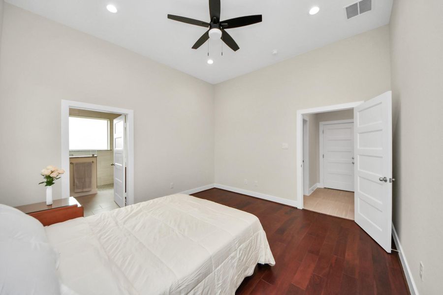 Furnished interior view inside a new home in , Missouri City (Image 27). Furnished interior view inside a new home in , Missouri City (Image 27).