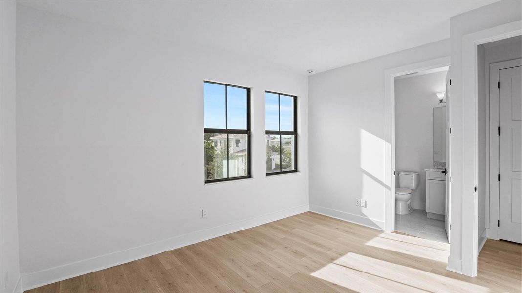 Spacious, unfurnished interior of a new home in , Palm Beach Gardens (Image 46).