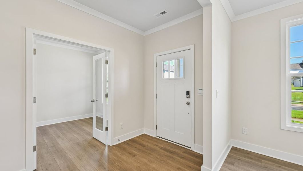 Spacious, unfurnished interior of a new home in Oak Grove Hill, Huntersville (Image 14).