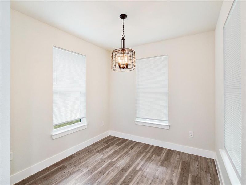 Neutral wall color with two windows, each featuring white blinds Neutral wall color with two windows, each featuring white blinds
