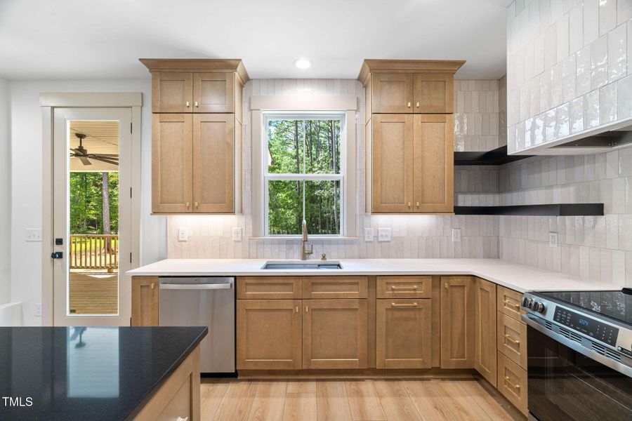 54-web-or-mls-165-nashua-dr 54-web-or-mls-165-nashua-dr