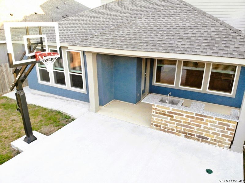 Exterior details and patio area of a home in Ladera - High Point 45', San Antonio (Image 3).