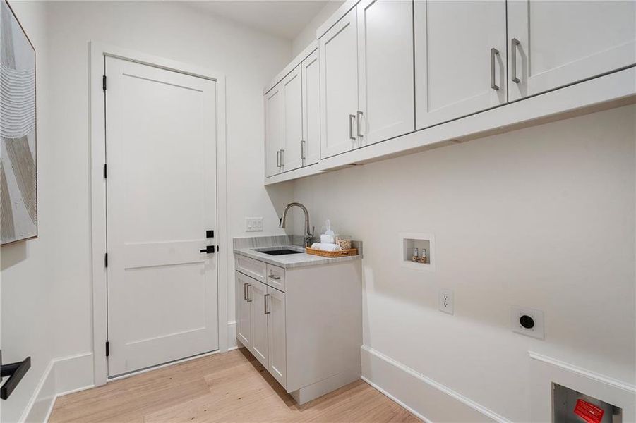 Furnished interior view inside a new home in , Alpharetta (Image 12).