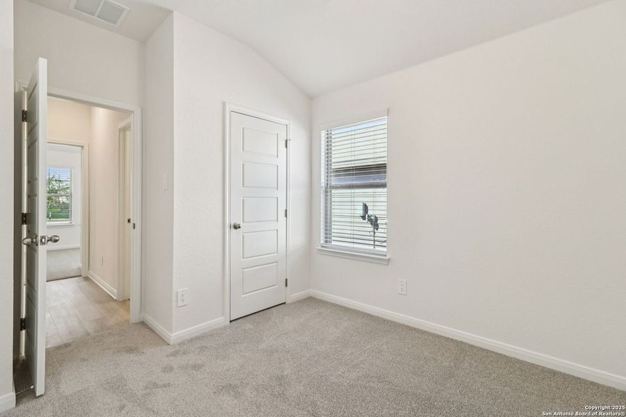 Spacious, unfurnished interior of a new home in Catalina, Converse (Image 31).