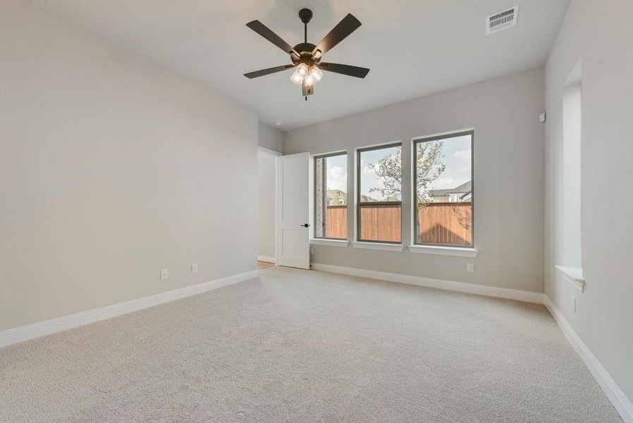 Spacious, unfurnished interior of a new home in Lake Forest, McKinney (Image 11).