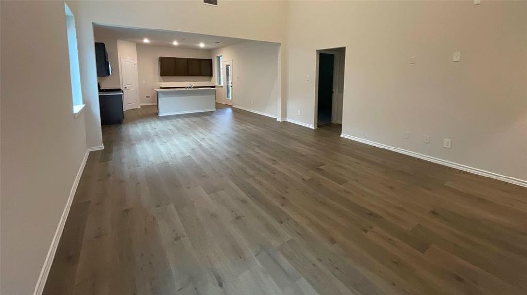 Spacious, unfurnished interior of a new home in Elevon, Lavon (Image 10).