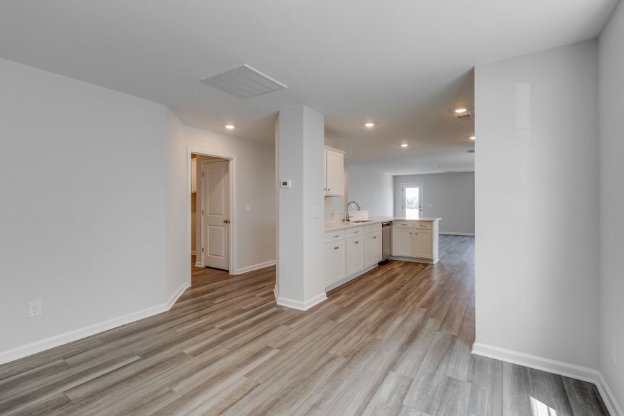 Spacious, unfurnished interior of a new home in Ellington, Elgin (Image 16).
