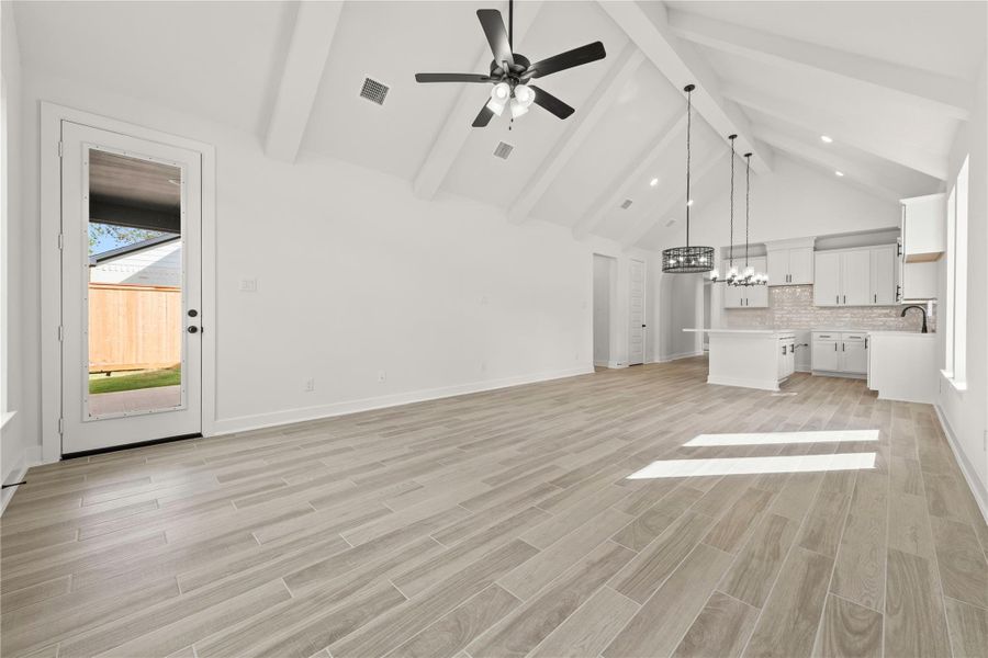 Spacious, unfurnished interior of a new home in Kresston - 40', Montgomery (Image 14).